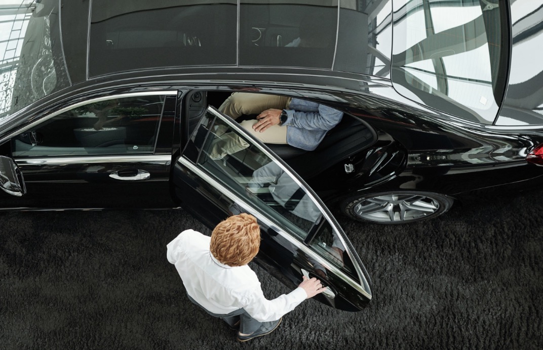 Miami Airport Car Service vs. Traditional Taxis: Which Offers Better Value for MIA, FLL, and PBI Transfers?