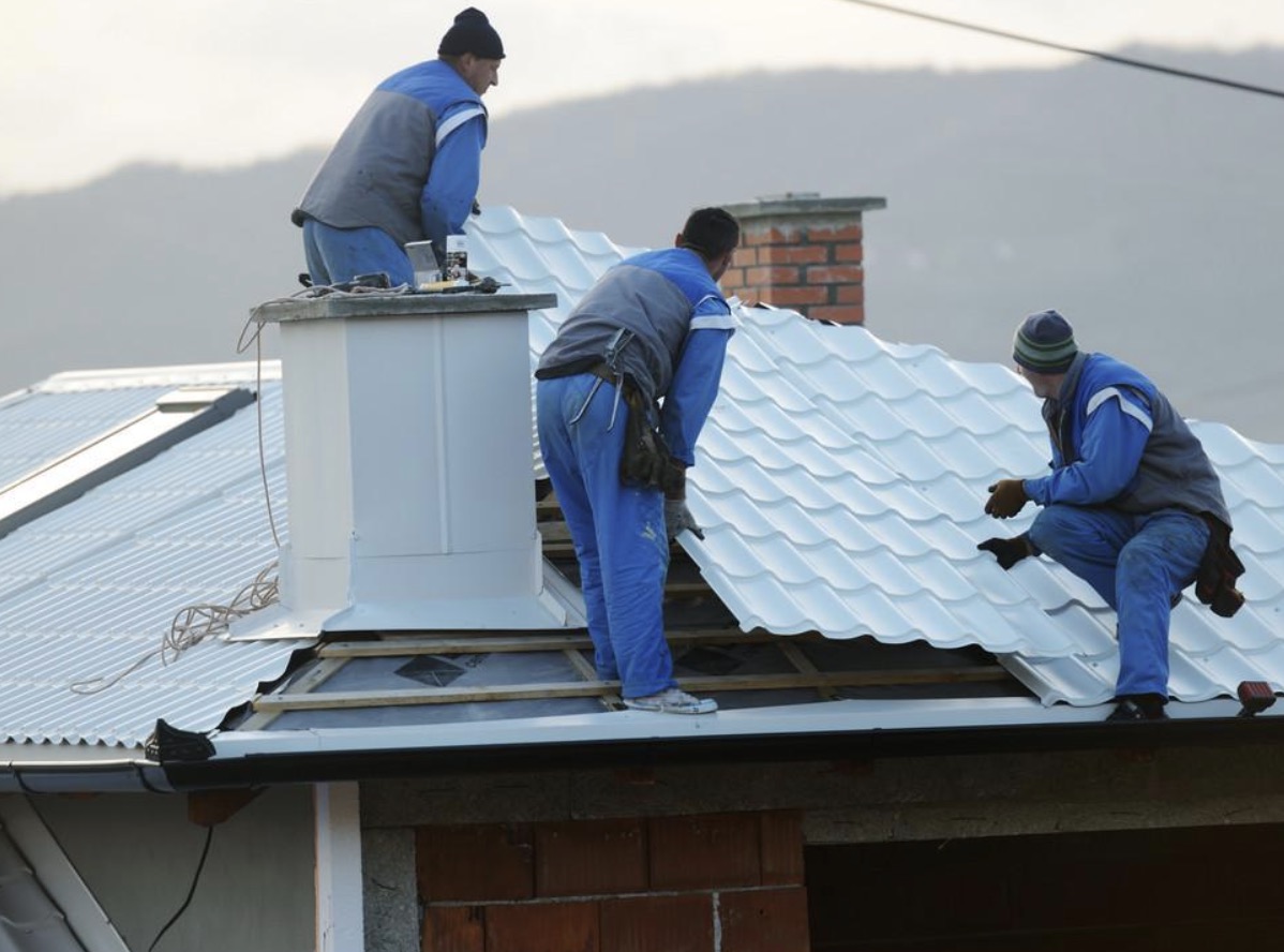 Rising Trends in Roofing: Metal Roofs, Market Growth, and Contractor Demand